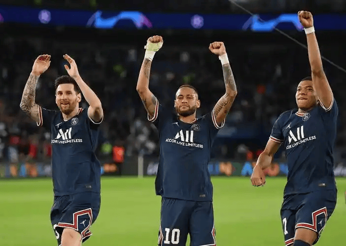 欧冠巅峰对决！巴黎圣曼主场死磕切尔西，法甲豪门硬刚英超劲旅，复仇战意VS阵容厚度悬念拉满